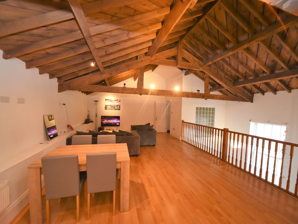 Princess Park Manor, Royal Drive N11