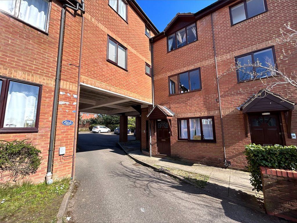 2 bed flat for sale in Ventnor Terrace, Newport Road, Aldershot