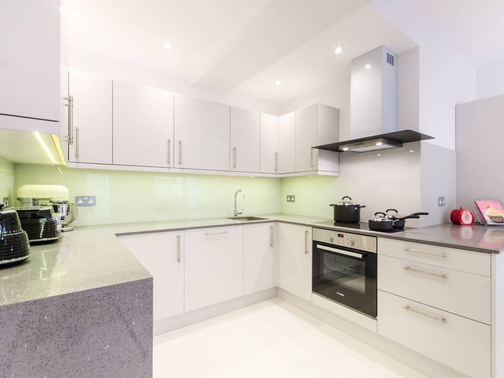2 bed flat to rent in Cottenham Park Road, Wimbledon, London SW20 Zoopla