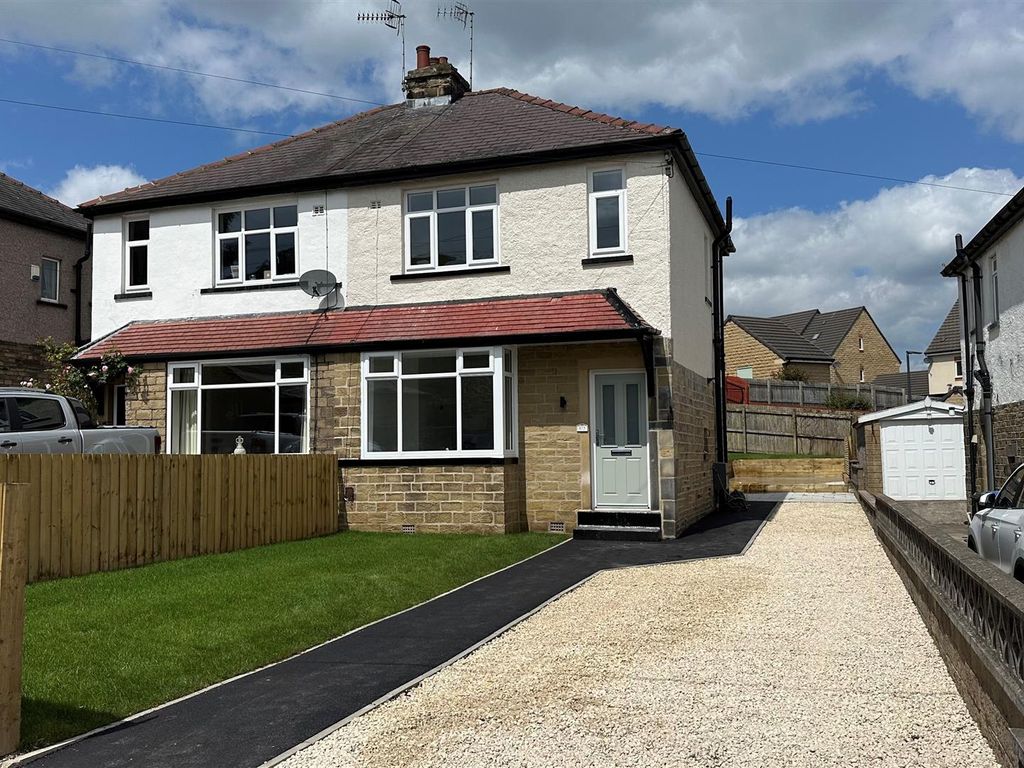 4 bed semidetached house for sale in Apperley Road, Apperley Bridge