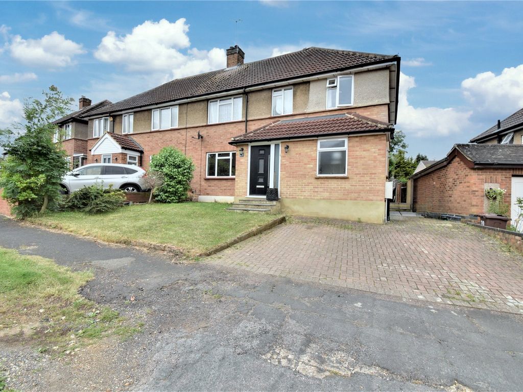 4 bed semidetached house for sale in Reynards Way, Bricket Wood, St
