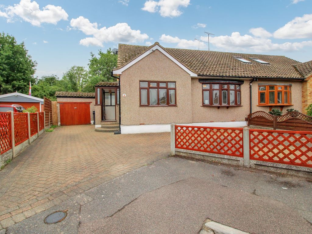 2 bed semidetached bungalow for sale in Keith Avenue, Runwell