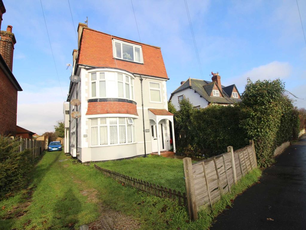 2 bed flat for sale in Holland Road, Clacton On Sea CO15 Zoopla