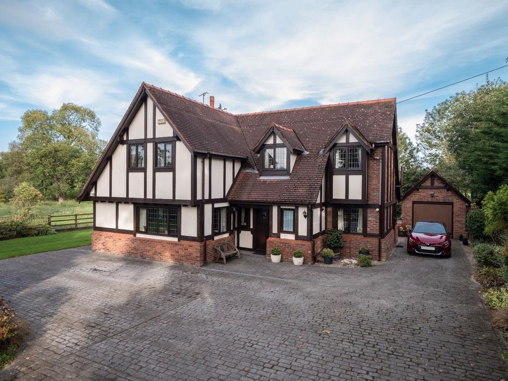 4 bed detached house for sale in Park Lane, Littleton, Chester CH3, £