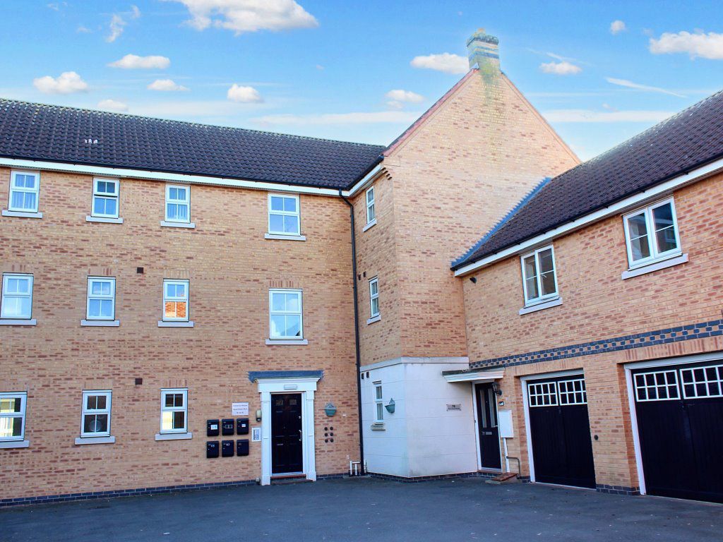 2 bed flat to rent in Cartwright Way, Beeston, Nottingham NG9, £995 pcm