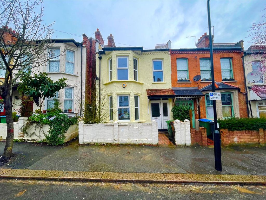 3 bed detached house to rent in Pearl Road, Walthamstow, London E17
