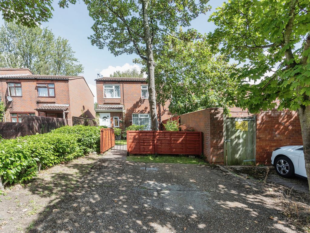 3 bed semidetached house for sale in Billingwell Place, Springfield