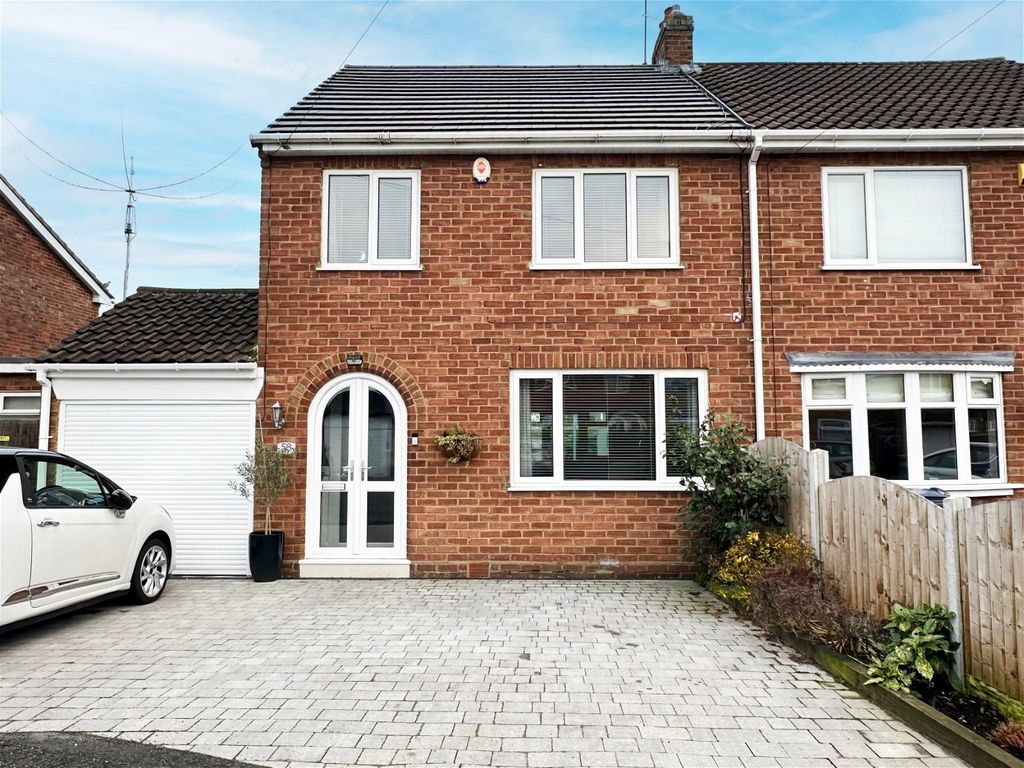 3 bed semidetached house for sale in Shenstone Road, Nr Hollywood, Birmingham B14, £350,000