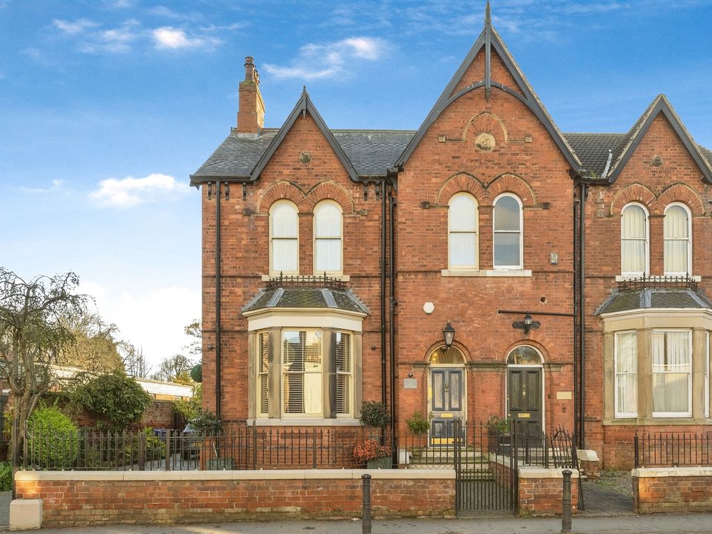 5 bed semidetached house for sale in High Street, Hatfield, Doncaster