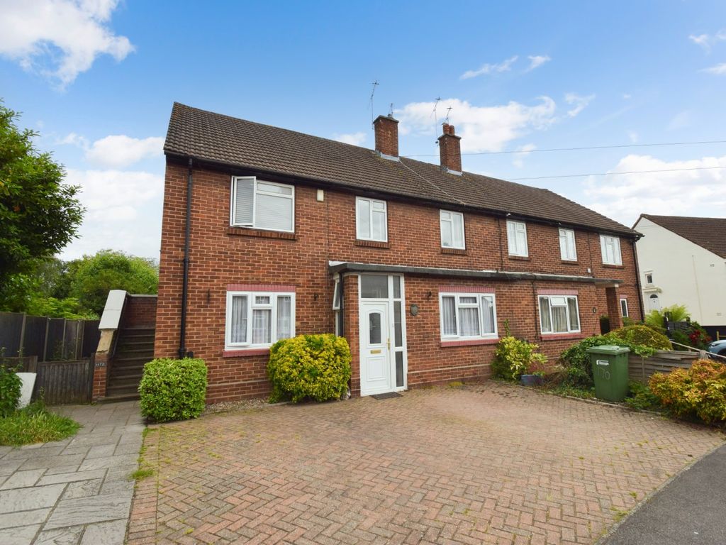 2 bed for sale in Derwent Drive, Slough, Berkshire SL1, £