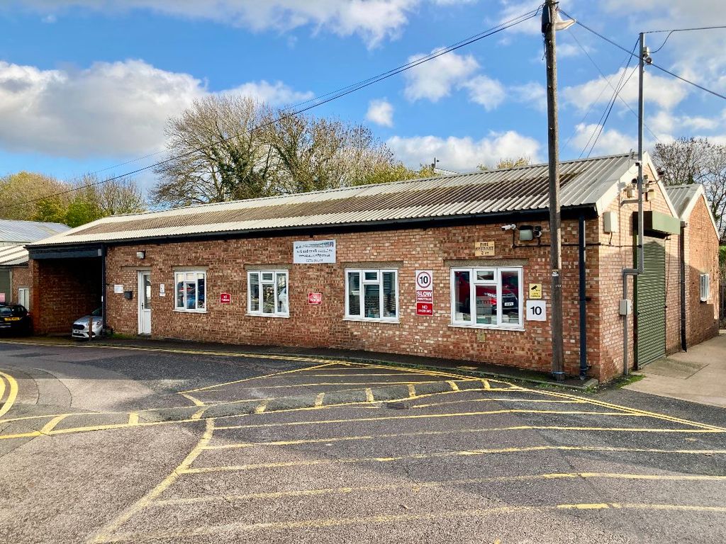 Retail premises to let in Bates Industrial Estate, Church Road, Harold