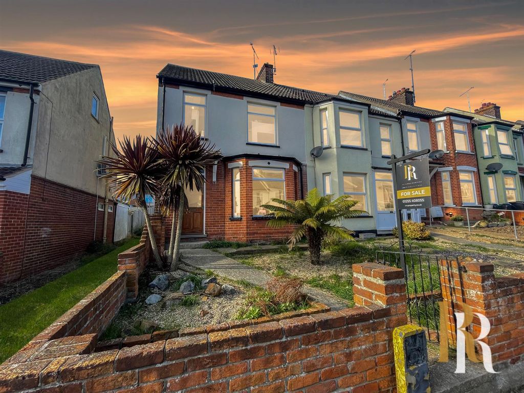 3 bed end terrace house for sale in Birch Avenue, Dovercourt, Harwich