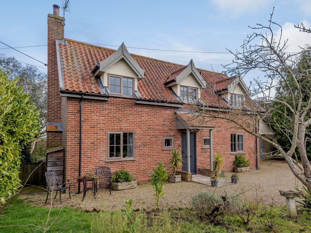 4 bed detached house for sale in Chapel Road, Grundisburgh, Woodbridge