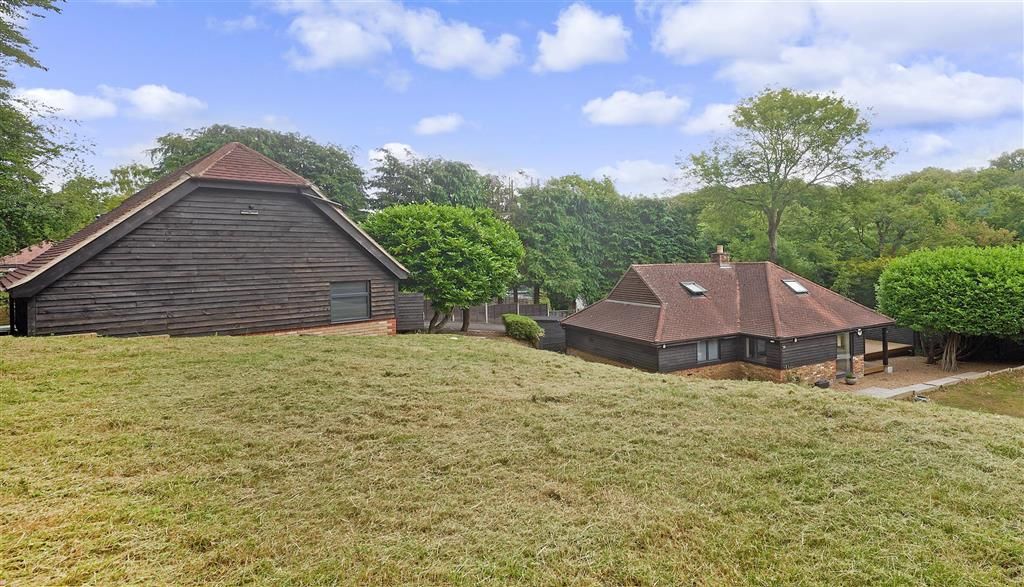 3 bed detached house for sale in Leafy Lane, Culverstone, Meopham, Kent