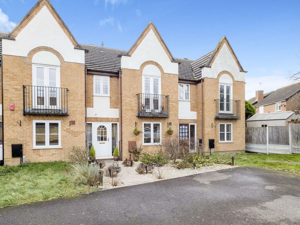 3 bed terraced house for sale in Wallis Close, Hornchurch RM11 Zoopla