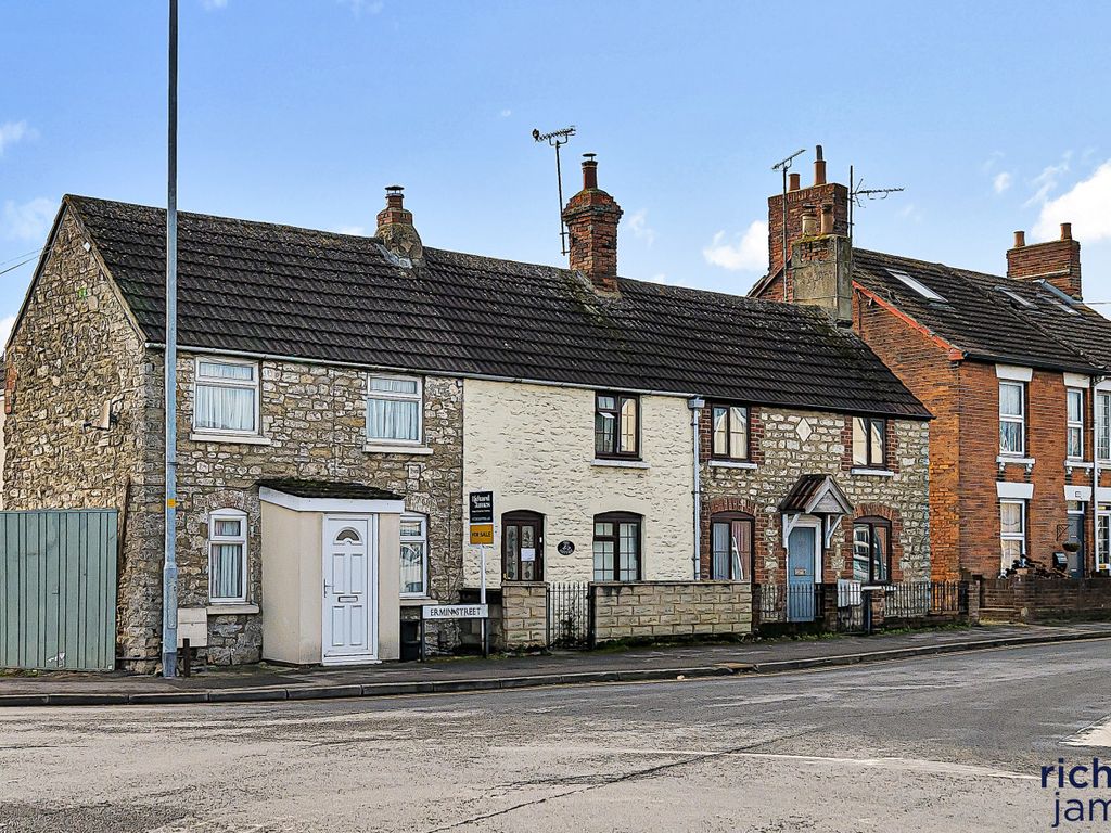2 bed end terrace house for sale in Ermin Street, Swindon, Wiltshire