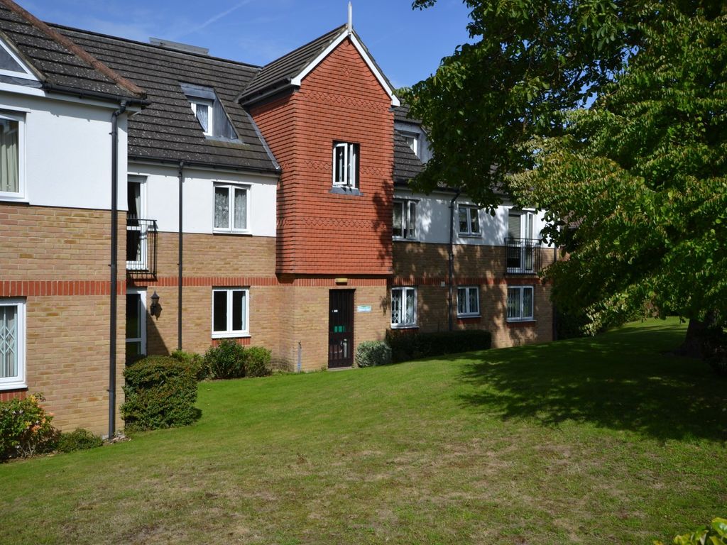 2 bed flat for sale in Lords Bridge Court, Mervyn Road, Shepperton TW17