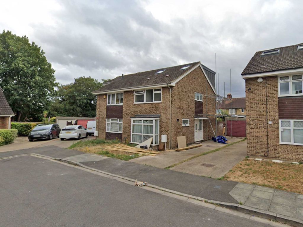 5 bed semidetached house for sale in Crossways Road, Mitcham CR4 Zoopla