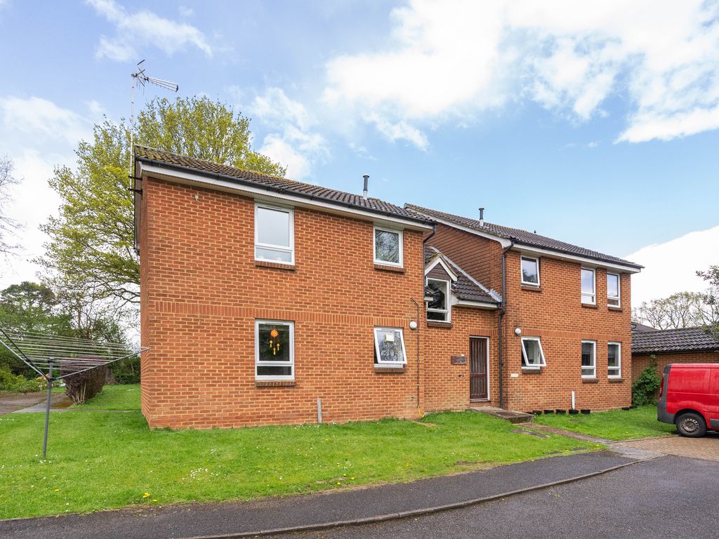 Studio for sale in Bakers Way, Capel, Dorking RH5, £129,950 Zoopla