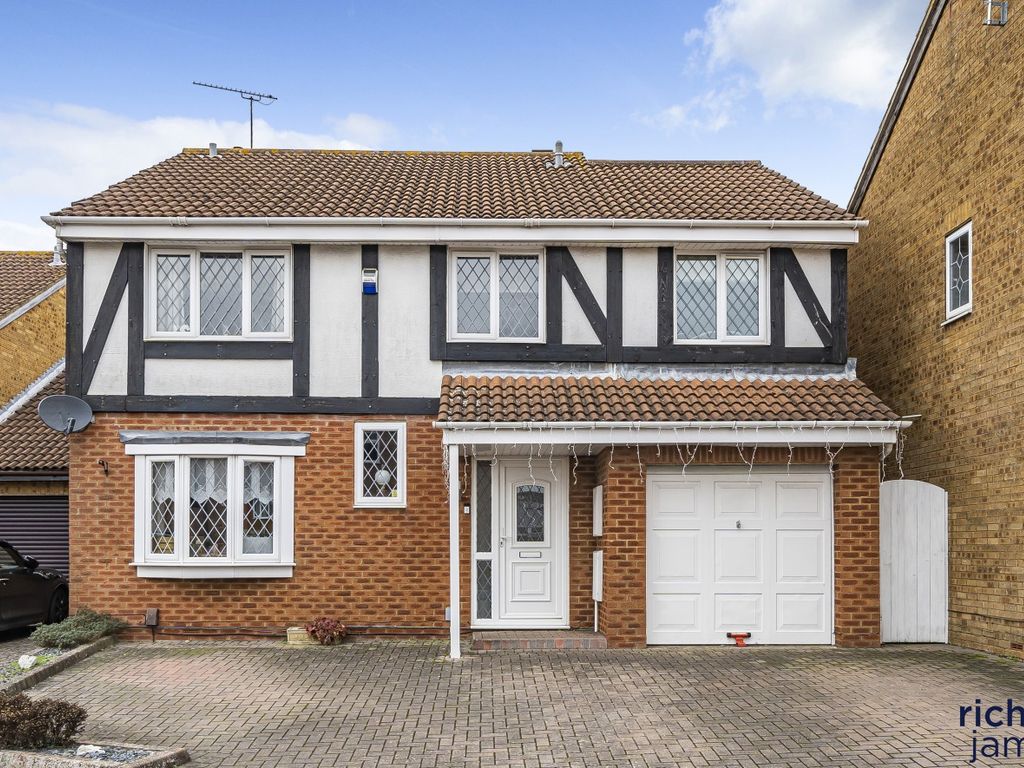 5 bed detached house for sale in Godwin Road, Stratton, Swindon SN3, £