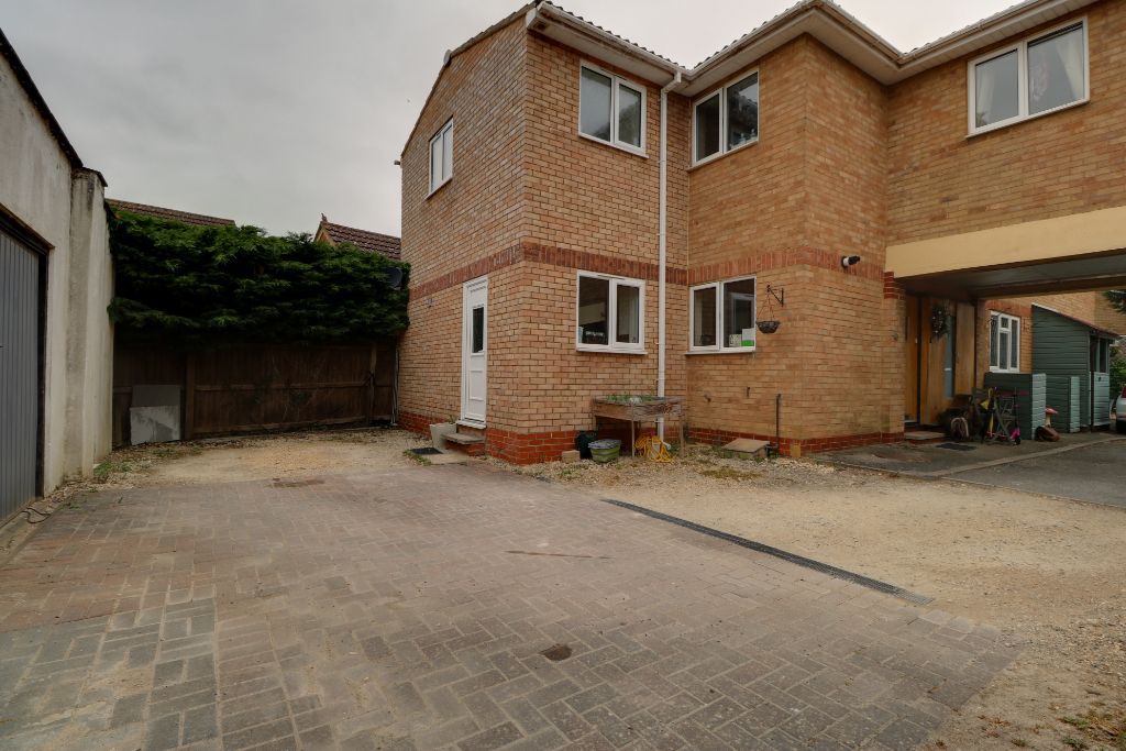 4 bed linkdetached house for sale in The Parkside, South Witham