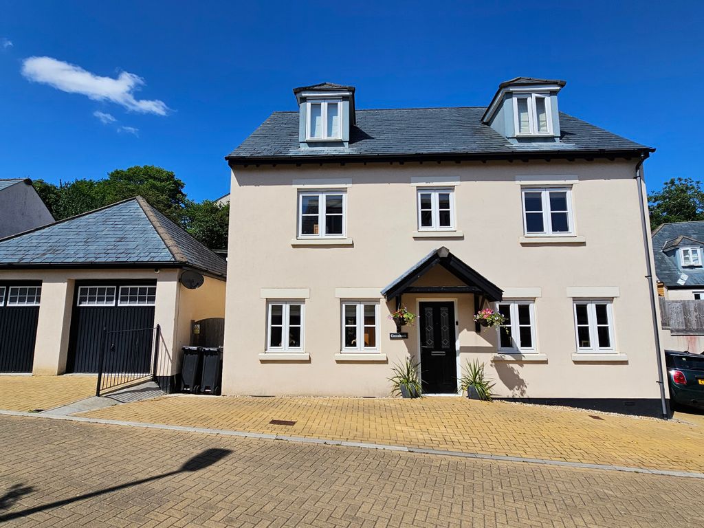 6 bed detached house for sale in Gardeners Lane, Yealmpton, Plymouth