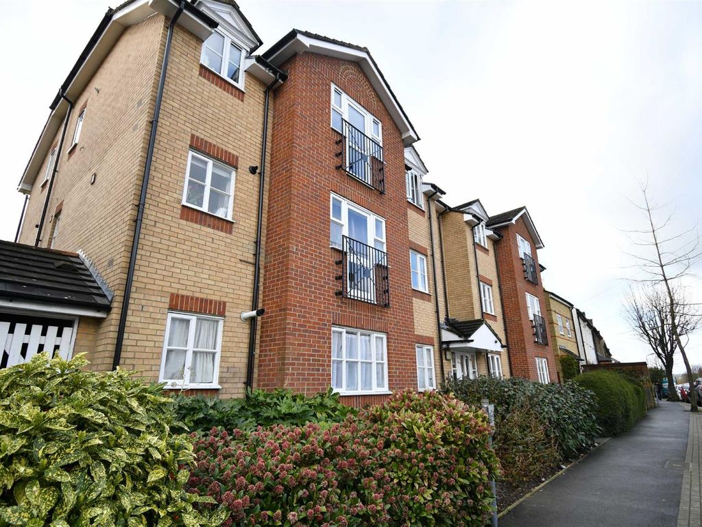 2 bed flat to rent in Vine Lodge, 718 Hutton Grove, Finchley N12, £