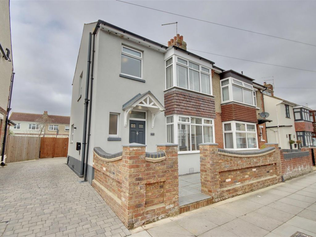 3 bed semidetached house for sale in Idsworth Road, Baffins