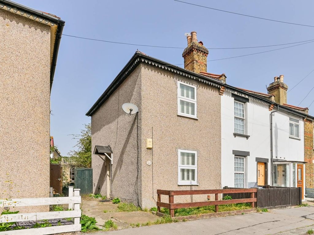 2 bed end terrace house for sale in Warren Road, Croydon CR0, £325,000