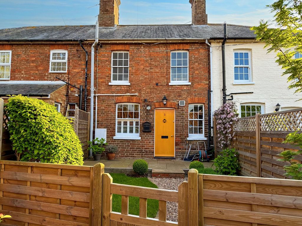 2 bed cottage for sale in Belgrave Square, Sawtry, Cambridgeshire. PE28