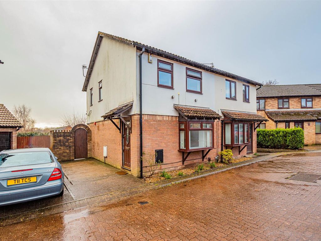 3 bed semidetached house to rent in The Farthings, Pontprennau