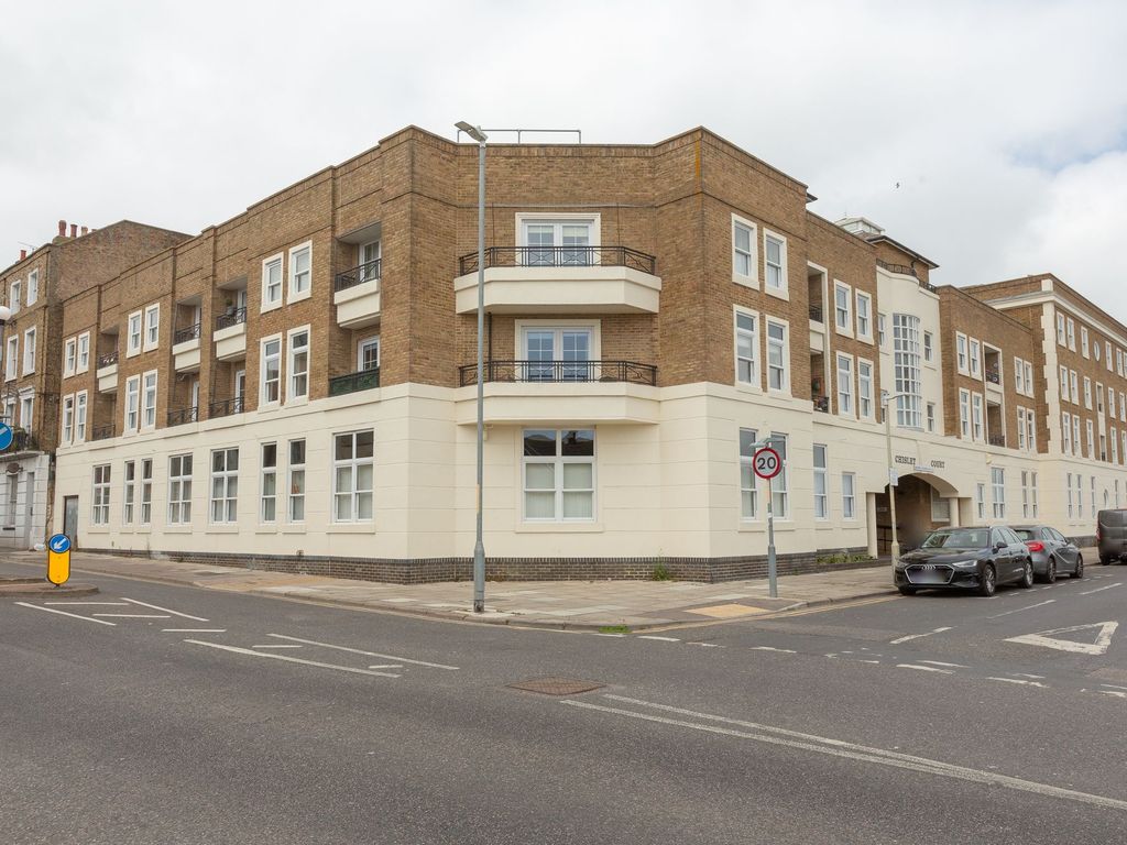 2 bed flat for sale in Pier Avenue, Herne Bay CT6 Zoopla