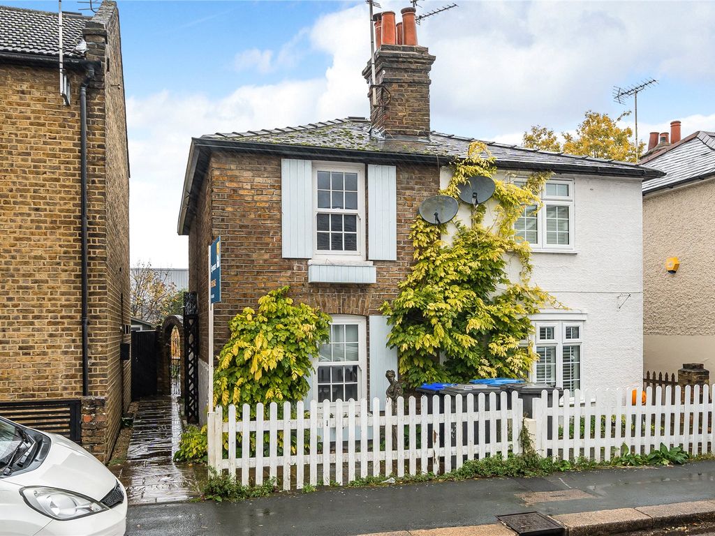 2 bed semidetached house for sale in Staines, Surrey TW18, £385,000