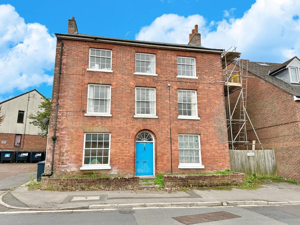 2 bed flat for sale in High Street, Fordington, Dorchester DT1, £