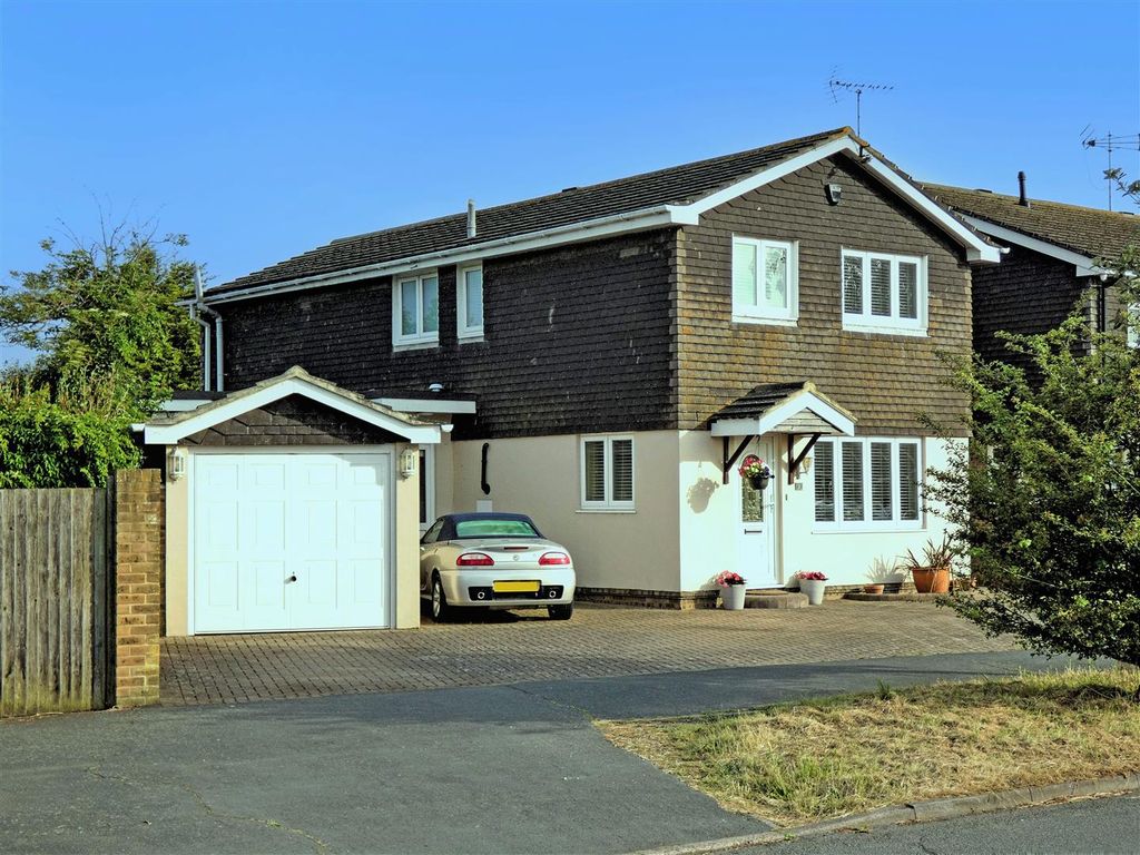 3 bed detached house for sale in Beaumont Park, Littlehampton BN17, £