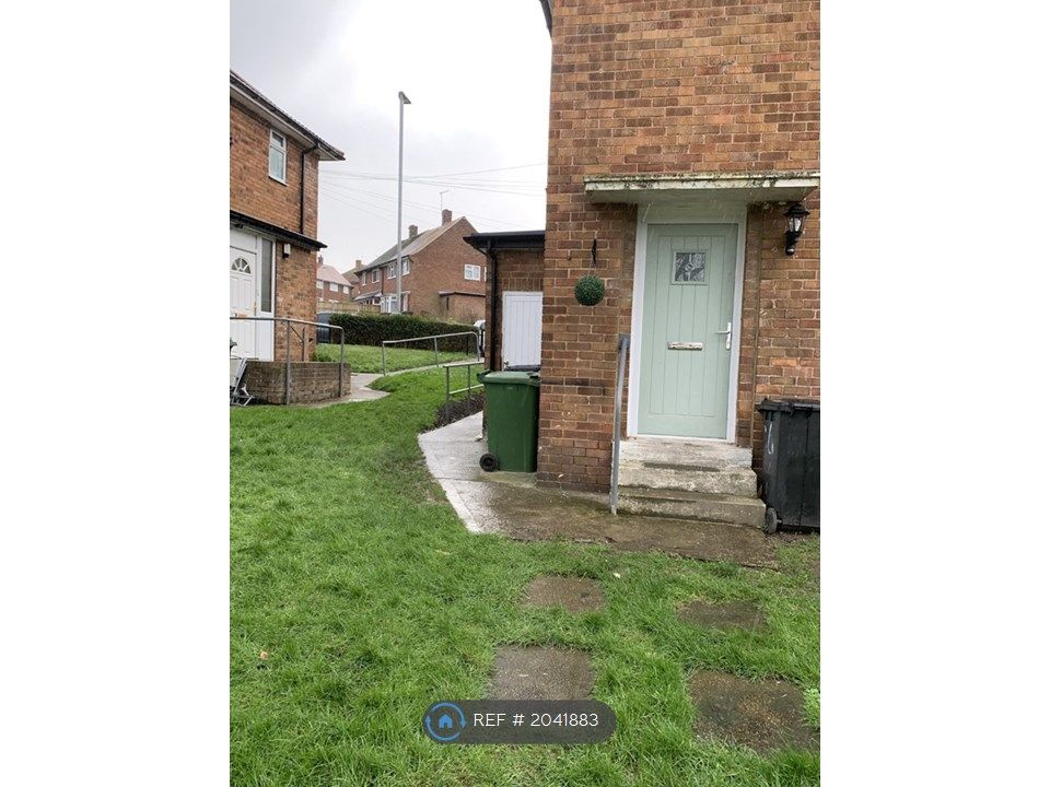 2 bed terraced house to rent in West Grange Drive, Leeds LS10, £850 pcm