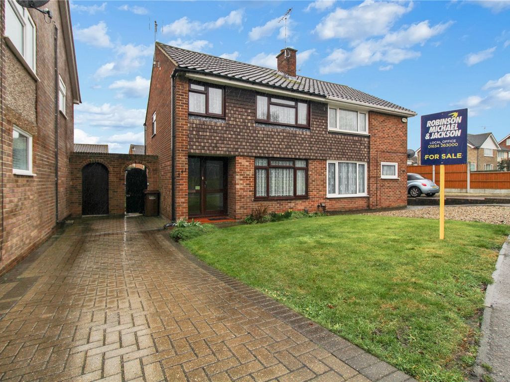 3 bed semidetached house for sale in Beechings Way, Rainham