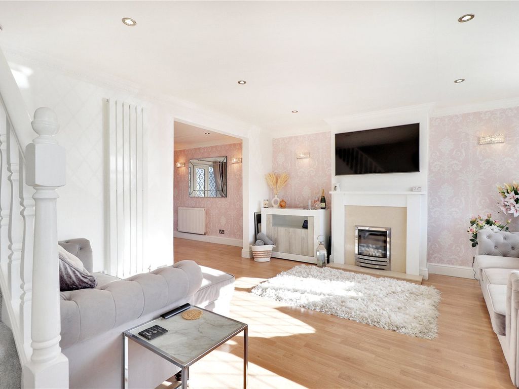3 bed semidetached house for sale in Flowerhill Way, Istead Rise