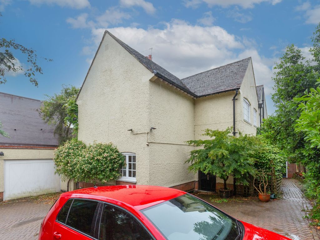 4 bed detached house for sale in Stanmore Hill, Stanmore HA7, £690,000