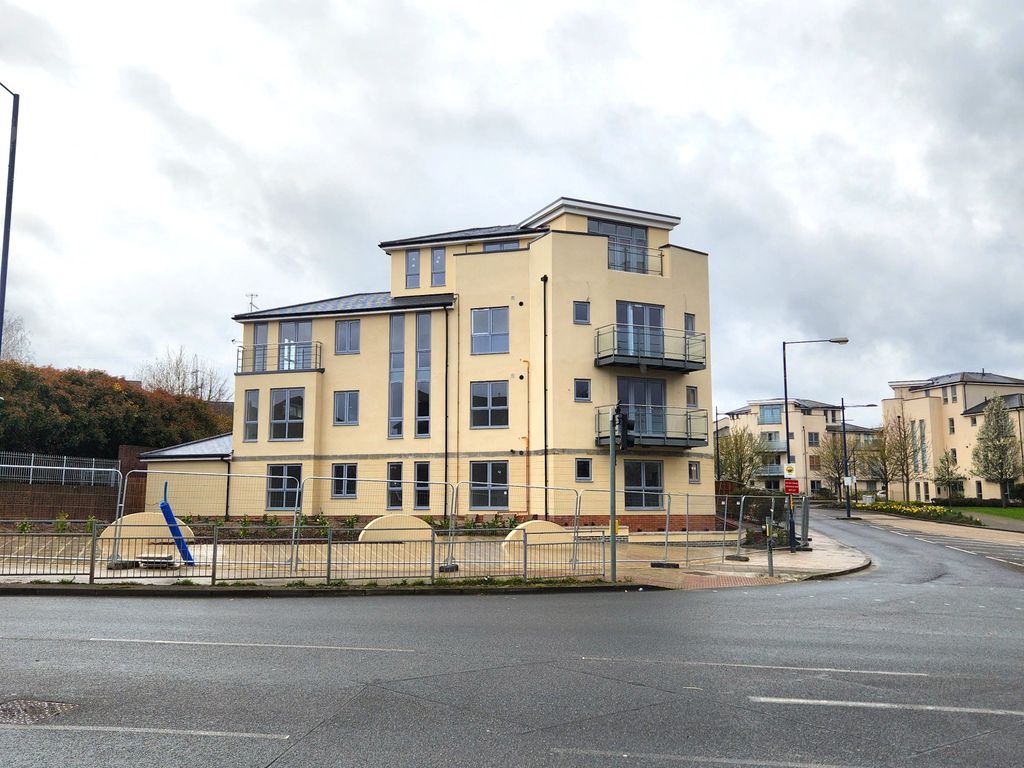 Commercial property for sale in 21 Springhead Parkway, Gravesend DA11