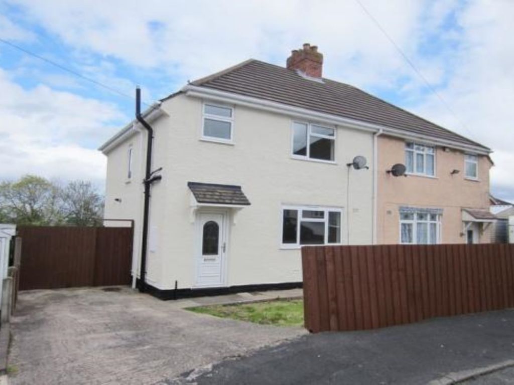 3 bed semidetached house to rent in Stuart Road, Rowley Regis, West