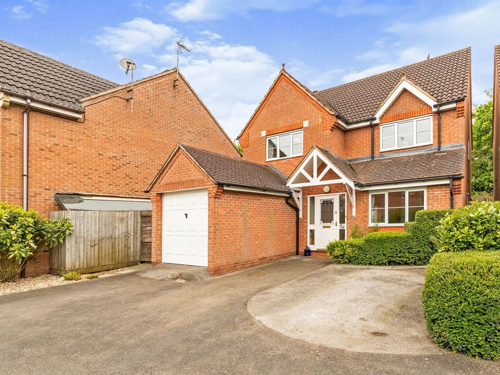 Embleton Way, Buckingham MK18  