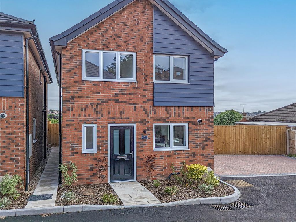 New home, 3 bed detached house for sale in Rycroft Court, Carlton