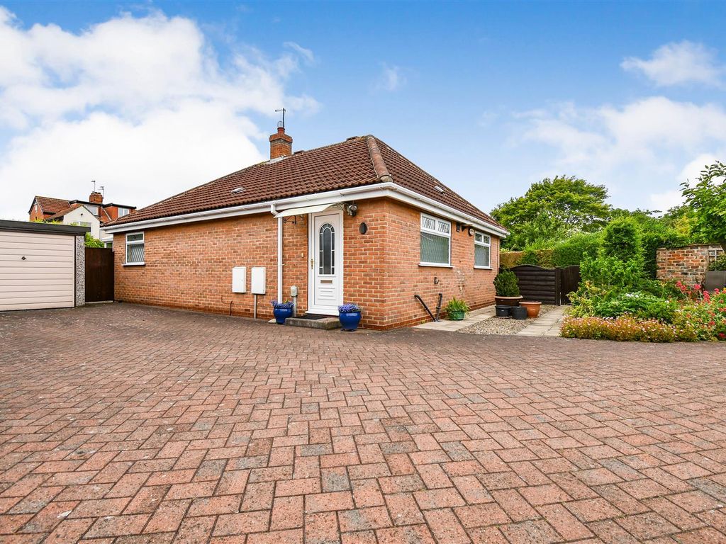 2 bed detached bungalow for sale in Stathers Walk, Anlaby, Hull HU10, £