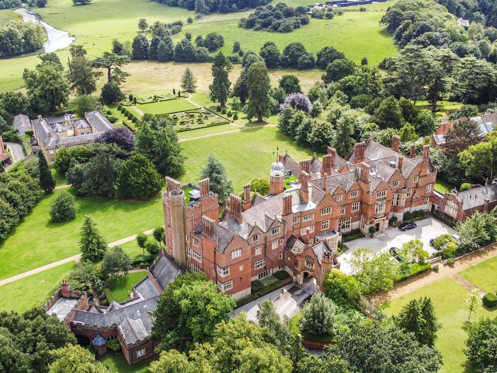 2 bed flat for sale in Goldens Way, Goldings, Hertford SG14, £475,000