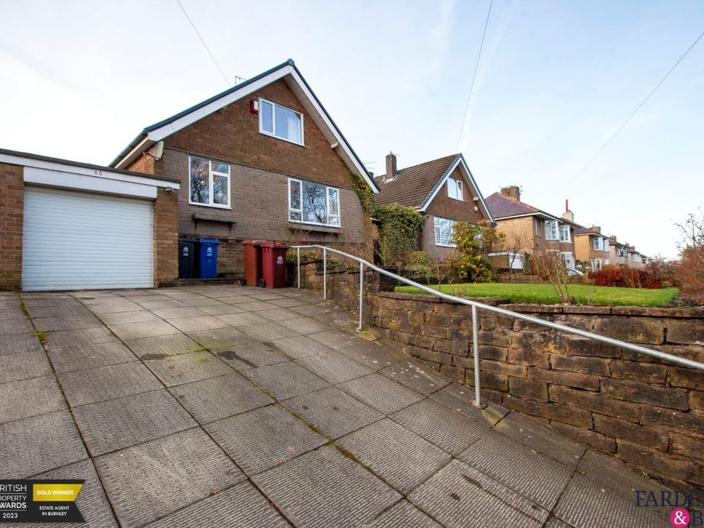 4 bed linkdetached house for sale in Red Lees Road, Cliviger, Burnley