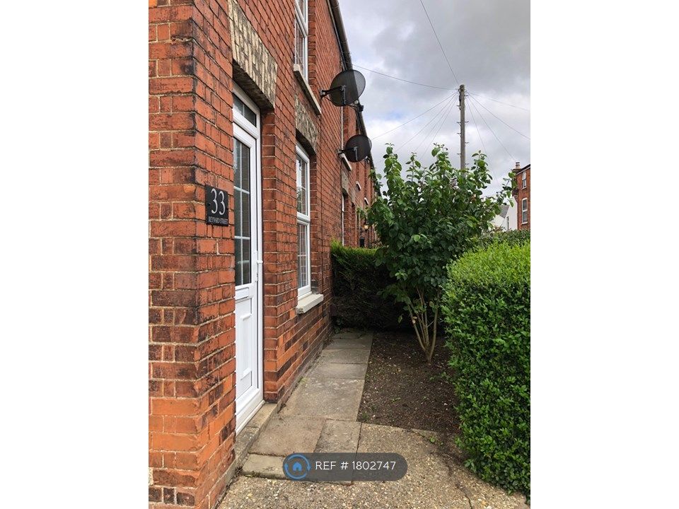 2 bed terraced house to rent in Reynard Street, Spilsby PE23, £585 pcm