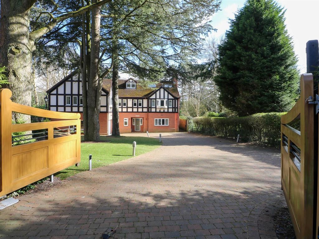 6 bed detached house to rent in The Copse, Off Hartopp Road, Four Oaks Estate B74, £6,500 pcm