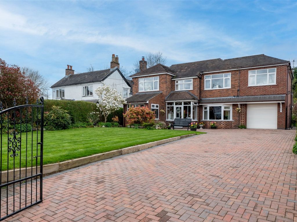 4 bed detached house for sale in Heath House Lane, Bucknall, StokeOn