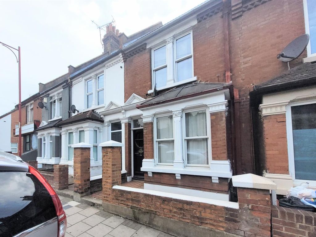 2 bed terraced house to rent in Delce Road, Rochester ME1 Zoopla